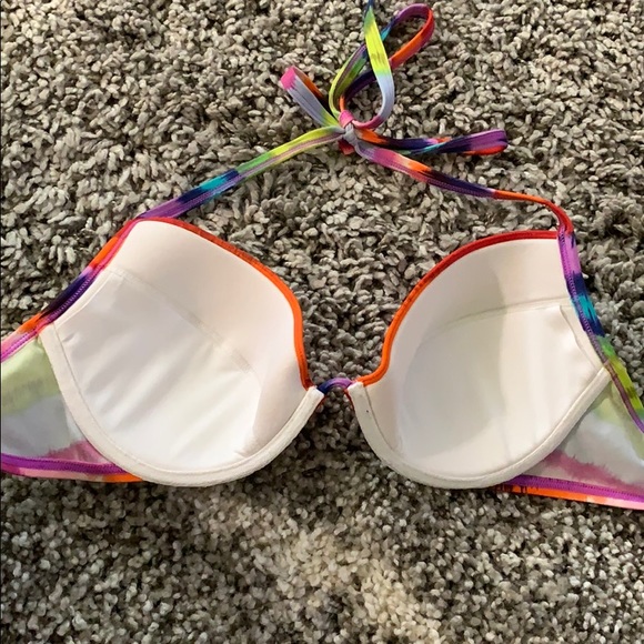Victoria’s Secret underwire bikini top - Picture 2 of 2